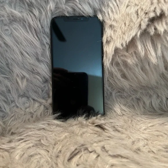 Apple Black Smartphone. $110 IF YOU BUY TODAY - Picture 1 of 6